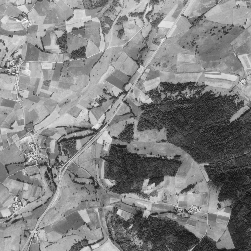 Photographie aérienne de la zone d'implantation de la parcelle en 1980