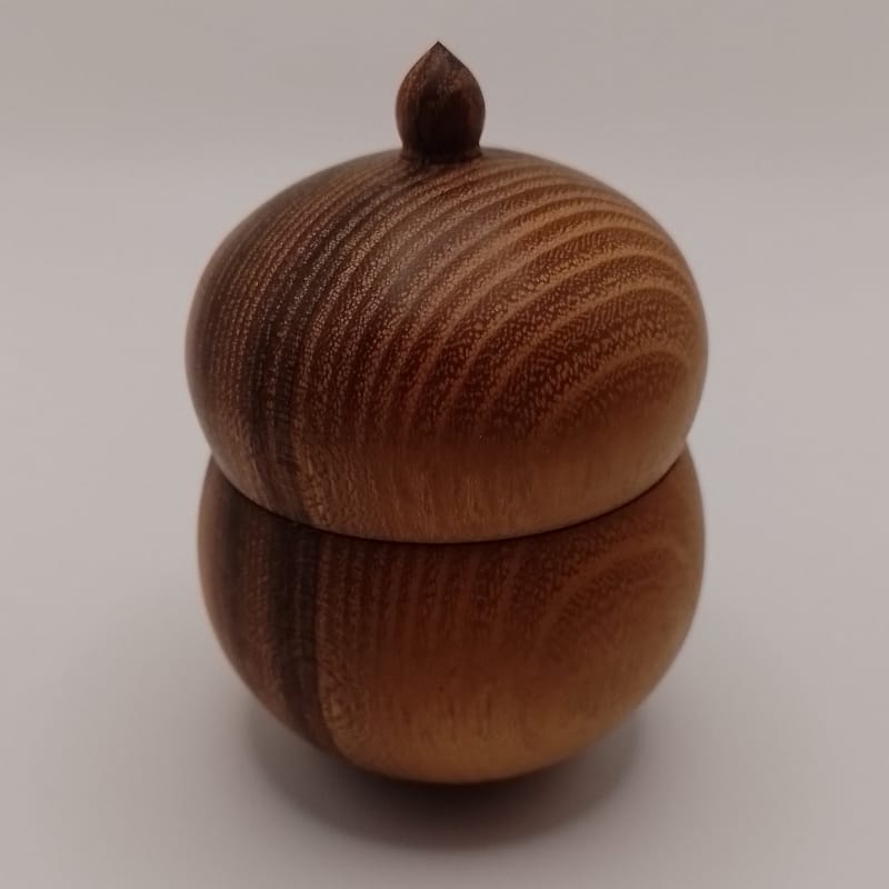 Boîte artisanale en bois tourné de robinier faux acacia
