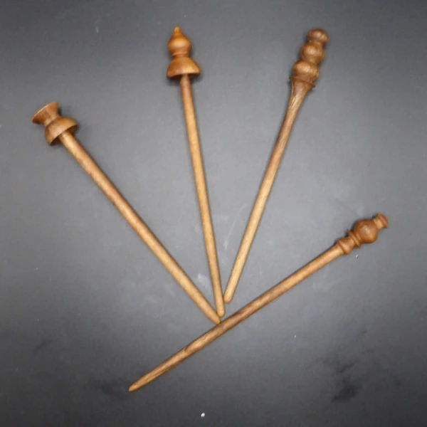 Pics à cheveux artisanaux en bois tourné avec différentes formes et différntes tailles
